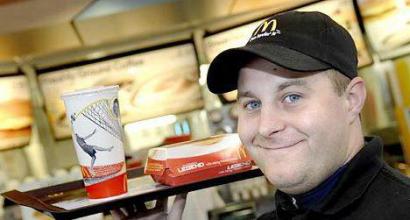 Cât plătește McDonalds și merită jocul lumânarea?